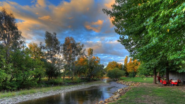 المنطقة المحيطة بالمنشأة
