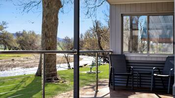 Deluxe Cabin | Terrace/patio