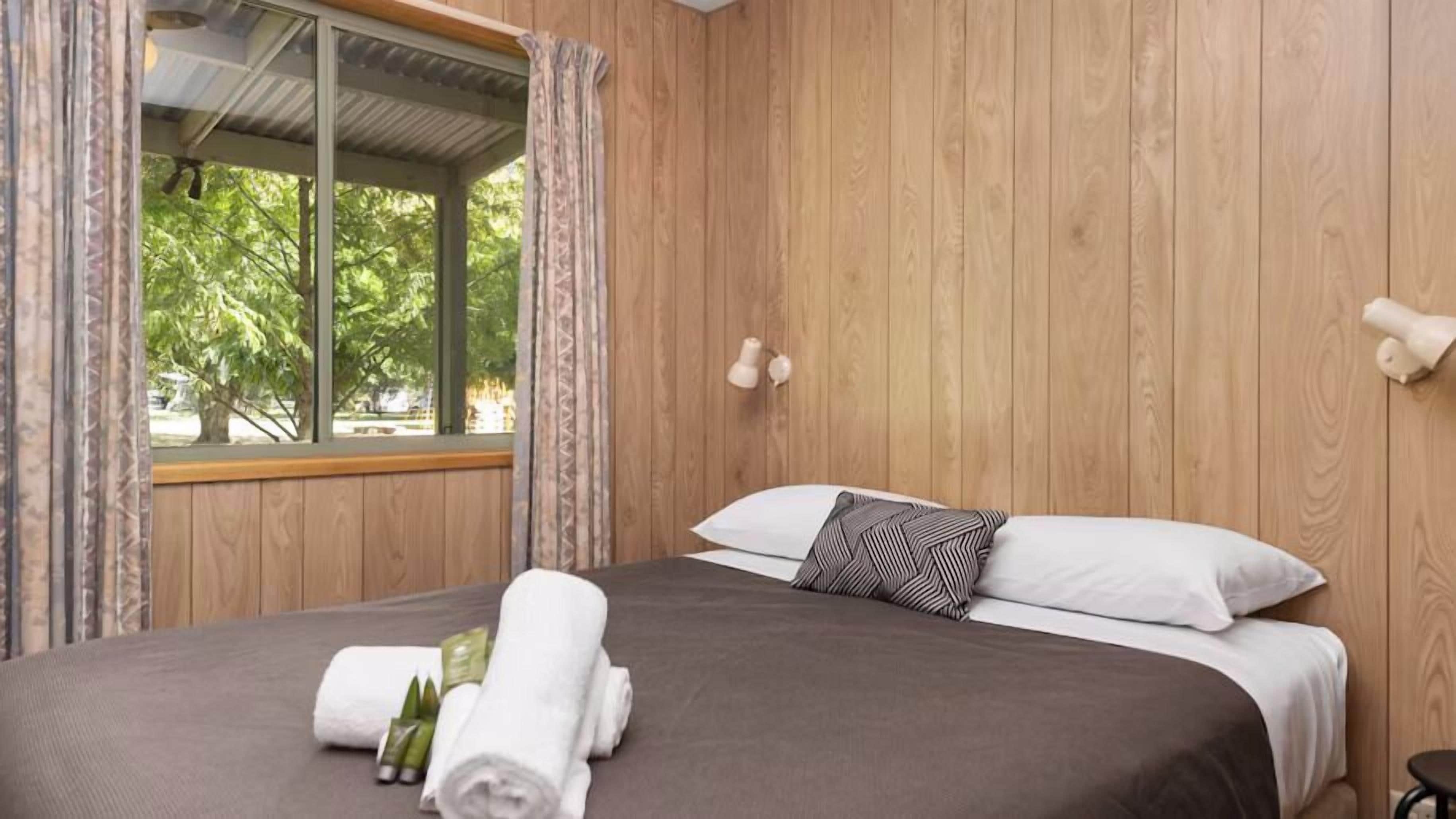Ensuite Cabin Two Bedroom | Iron/ironing board (on request), free WiFi, bed sheets