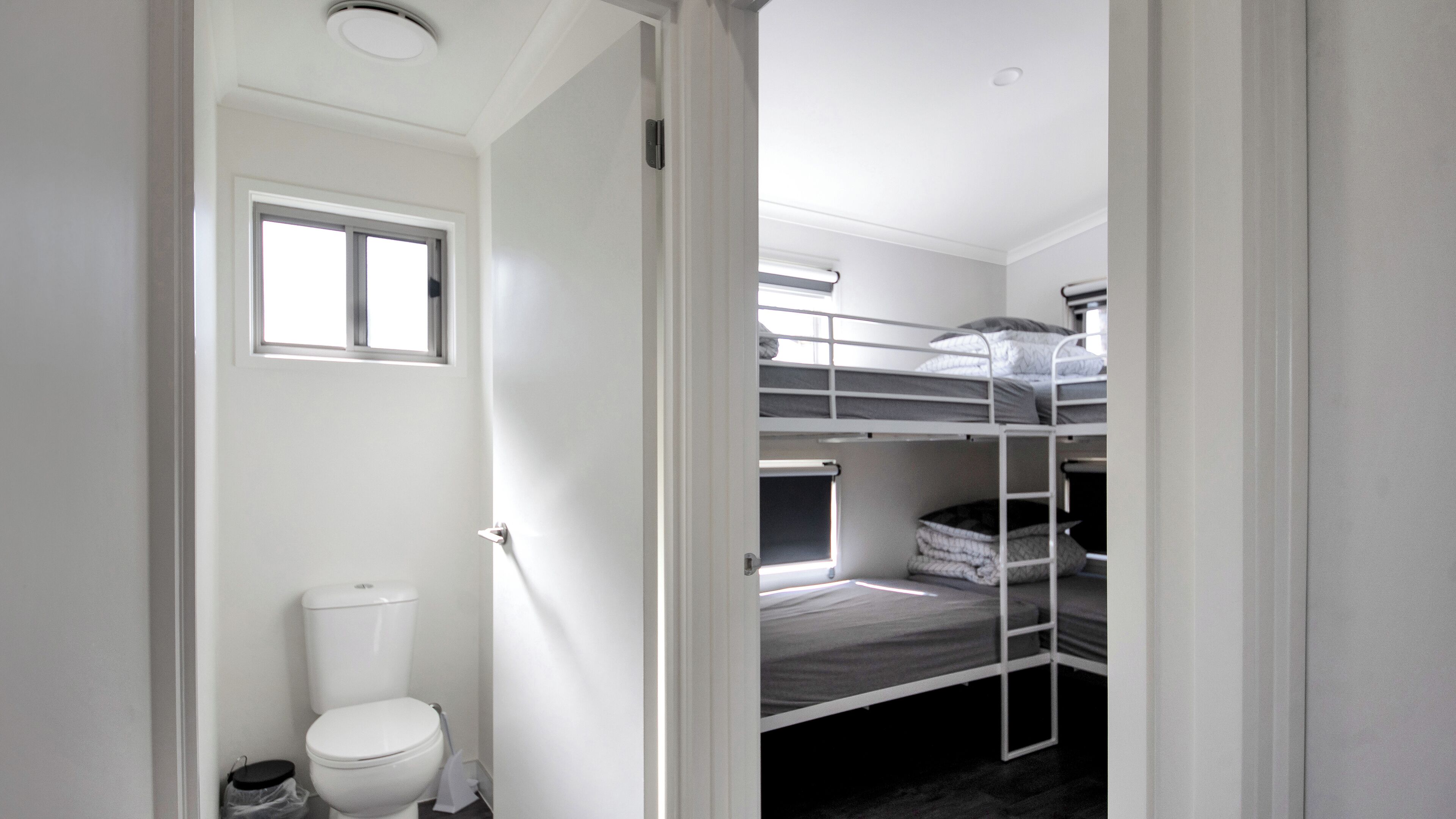 Chalet rustique Deluxe | Fer et planche à repasser, accès au Wi-Fi (inclus), literie fournie