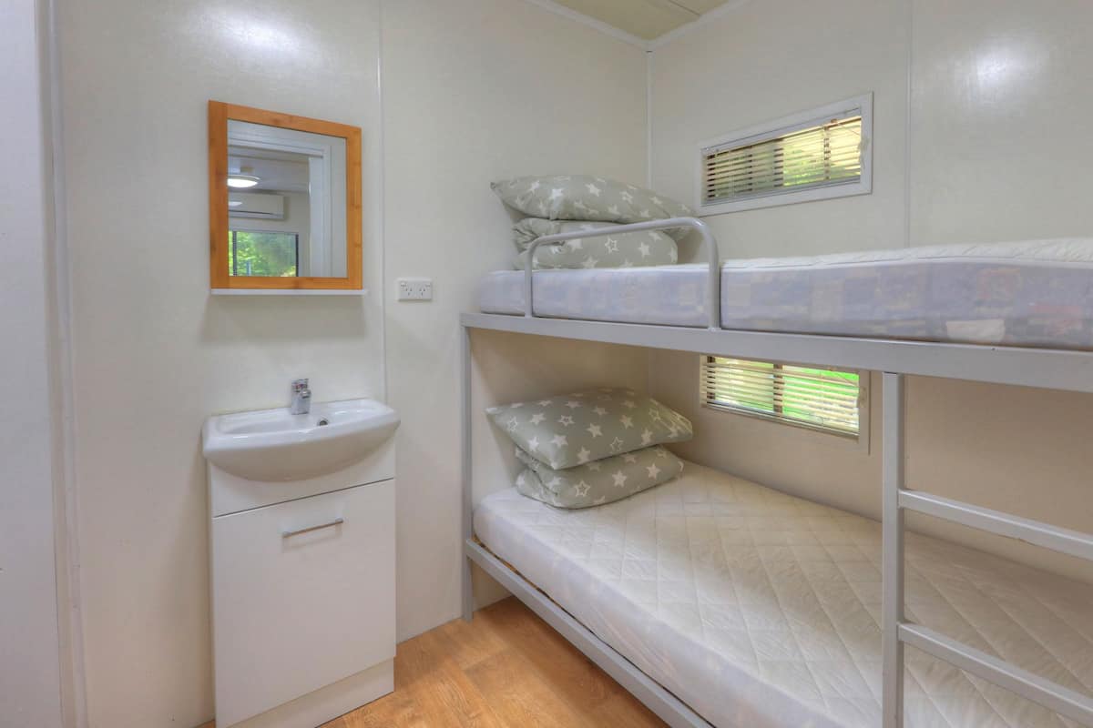 Ferienhütte, mit Bad (4) | Bügeleisen/Bügelbrett, kostenloses WLAN, Bettwäsche