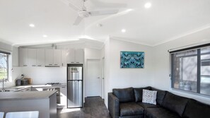Deluxe Cabin | Living area | Flat-screen TV - Colac Colac Caravan Park (Colac Colac)