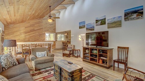 Mountain Breckenridge Lomakoti. Upea ulkoasu, tila, yksityinen poreallas, suuri kansi ja upea hiihtoretki, jossa on vaellusmukavuus Burrow Traililta