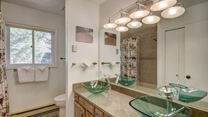 Hair dryer, towels - Timber Hill - Large home In Prestigious Warrior`s Mark West, Private Hot Tub, Sa (Breckenridge)