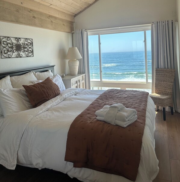 3 bedrooms, desk, iron/ironing board, travel cot