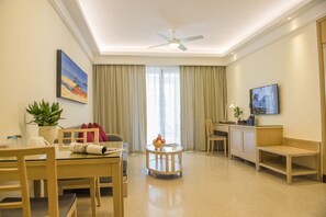 豪華精品海景二居套 | 客廳 | 電視