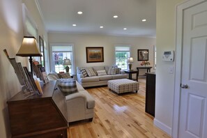 Een televisie en een tafeltennistafel