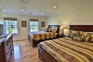 5 bedrooms, iron/ironing board, WiFi, bed sheets