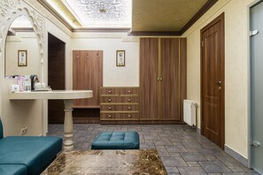 Sauna, steam room, Turkish bath, body treatments, sports massages