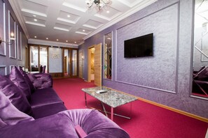 Romantic Double Room | Living room