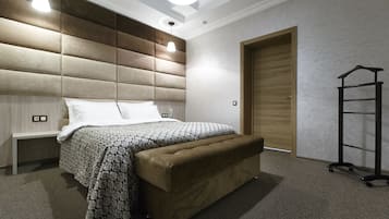 Deluxe Double Room, 1 Bedroom | Minibar, in-room safe, iron/ironing board, free WiFi
