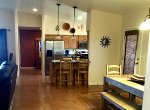 Interior - Moab Oleander Spacious Retreat, Private Spa, Ample Parking, 3 bdrms, 2 Suites (Moab)