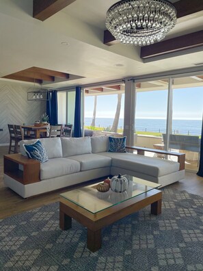 Flat-screen TV, fireplace, video games, Netflix