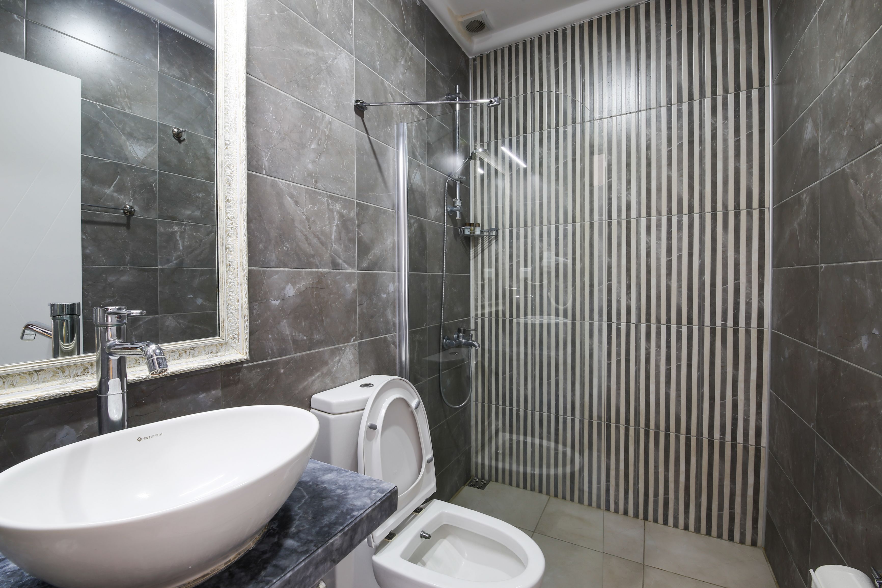 standard double room, sea view | bathroom | shower, free toiletries, hair dryer, slippers