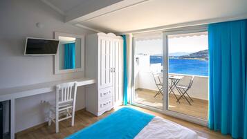 Premium bedding, free minibar items, in-room safe, desk