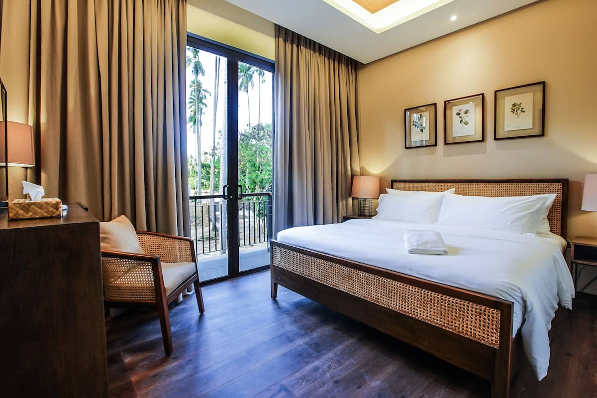 In-room safe, desk, blackout curtains, free WiFi