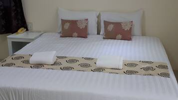 Deluxe | Desk, rollaway beds, free WiFi