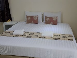 Deluxe  | Desk, free WiFi, bed sheets