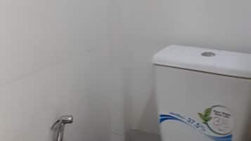 Deluxe | Bad | Dusj, toalettartikler (inkludert) og håndklær