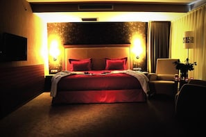 Junior-Suite | Minibar, Zimmersafe, Schreibtisch, schallisolierte Zimmer