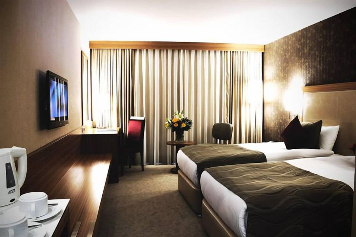 Camera Standard con letto matrimoniale o 2 letti singoli | Minibar, una cassaforte in camera, una scrivania, insonorizzazione