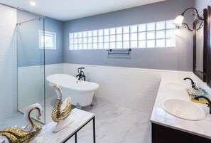 VIP Suite Room | Dusche im Bad