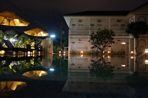 Front of property – evening/night - Aroma Rice Boutique Hotel (Chiang Mai)