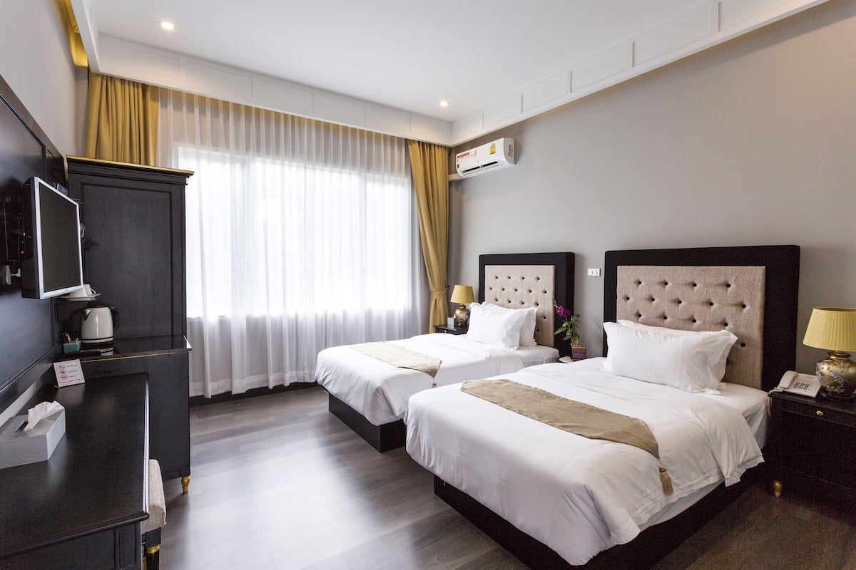 Luxury Twin Room with Garden View | Minibar (some free items), in-room safe, blackout drapes