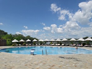 Outdoor pool - Hotel Prestige (Belene)