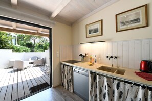 Cottage Familial (Le Pacha) | Dapur peribadi | Peti sejuk, ketuhar gelombang mikro, dapur, pembancuh kopi espreso 