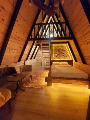 Premium bedding, free minibar items, desk, laptop workspace - Tanura Bungalows (Camlihemsin)