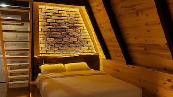 Family Bungalow | Premium bedding, free minibar items, desk, laptop workspace