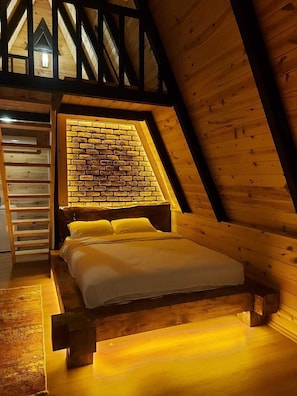 Premium bedding, free minibar items, desk, laptop workspace - Tanura Bungalows (Camlihemsin)
