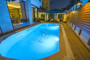 Seasonal outdoor pool, pool umbrellas, sun loungers