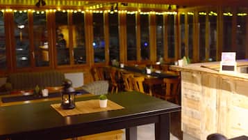 Breakfast, lunch and dinner served