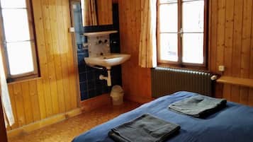 Kamar Double Klasik, 1 Tempat Tidur Queen, pemandangan gunung, tepi gunung | Wi-Fi gratis