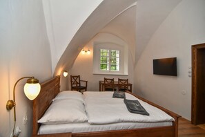 Executive Apartment | Select Comfort beds, free WiFi