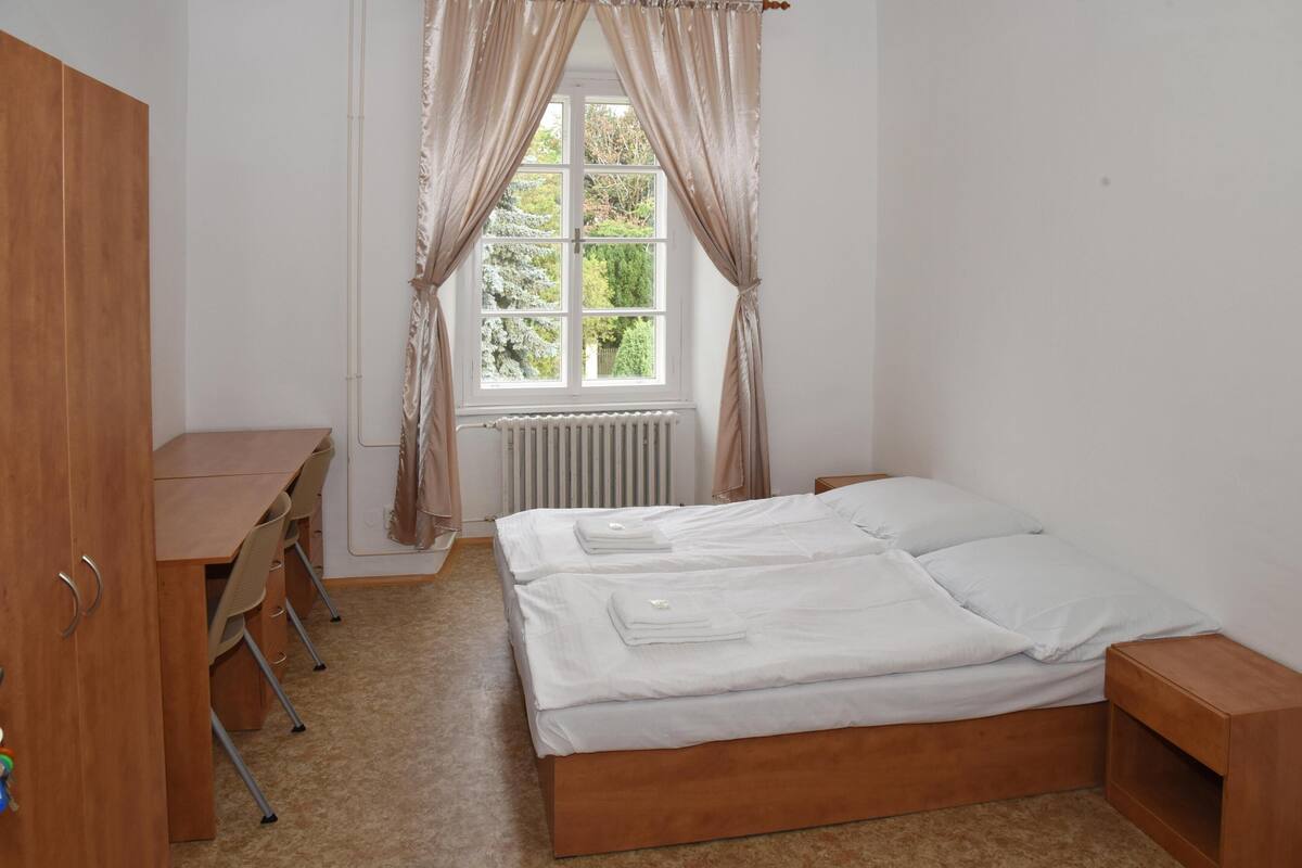 Twin Room, Shared Bathroom (Castle Front) | Select Comfort beds, free WiFi