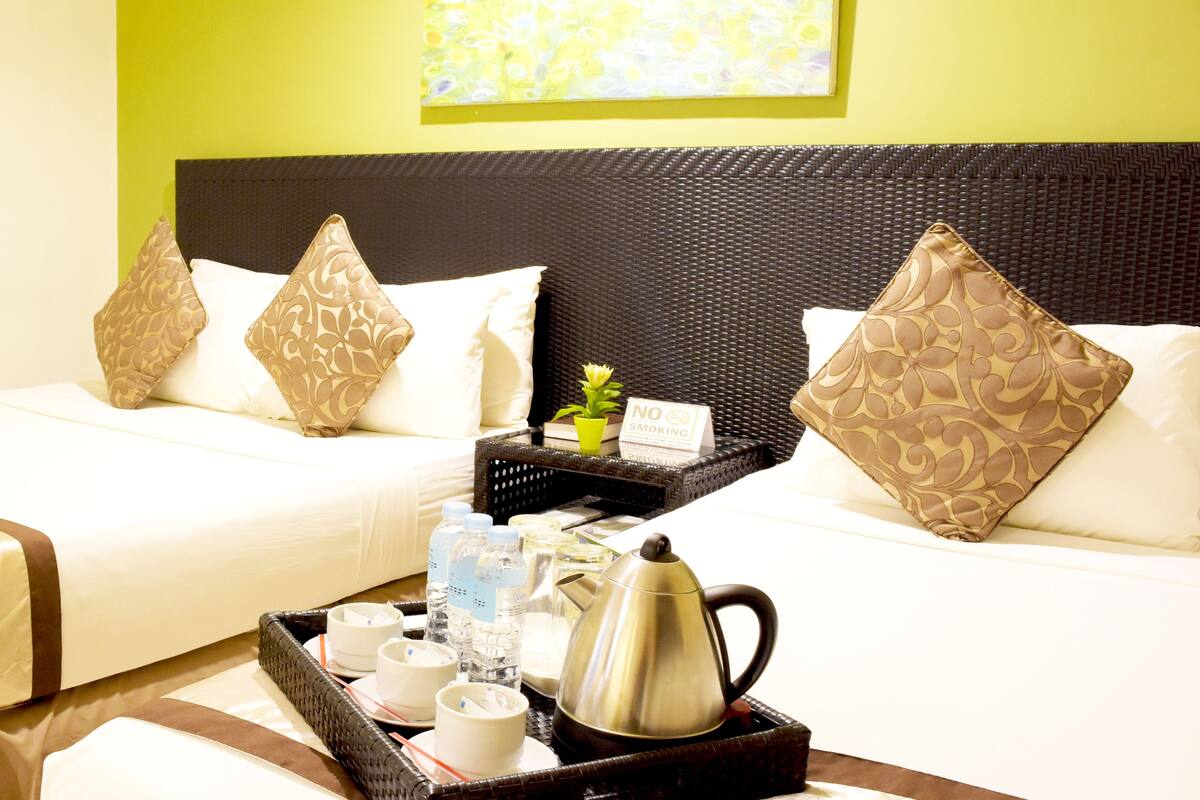 Premium Room | In-room safe, desk, iron/ironing board (on request), WiFi (free)