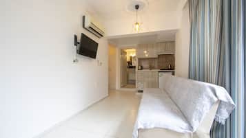 Studio | 1 bedroom, desk, soundproofing, iron/ironing board
