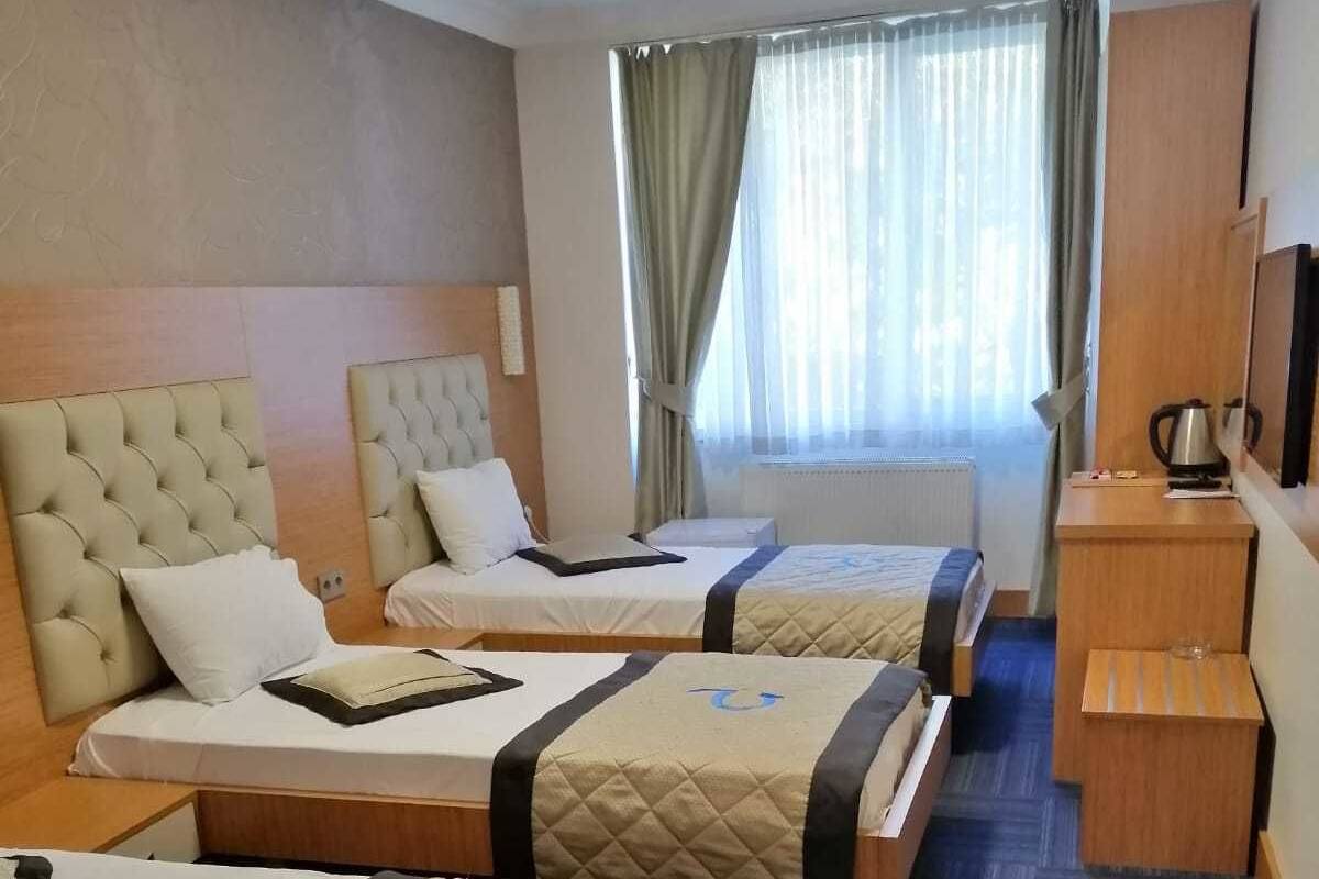 ห้องสแตนดาร์ดทริปเปิล | มินิบาร์, ตู้นิรภัยในห้องพัก, โต๊ะทำงาน, ห้องเก็บเสียง