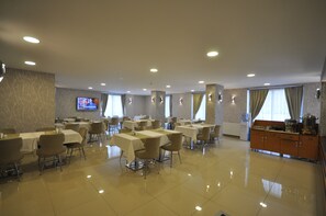 Breakfast, lunch, dinner served; Turkish cuisine  - Double Comfort Hotel (Ankara)