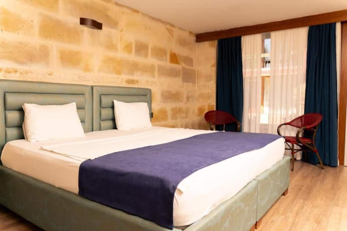 Deluxe Room, Hot Tub