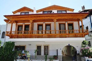 Front of property - Portofino Hotel (Ula)