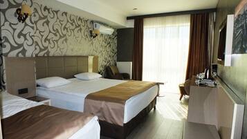 Deluxe Triple Room | Minibar, in-room safe, laptop workspace, soundproofing