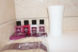 淋浴設備、免費梳洗用品、風筒、拖鞋