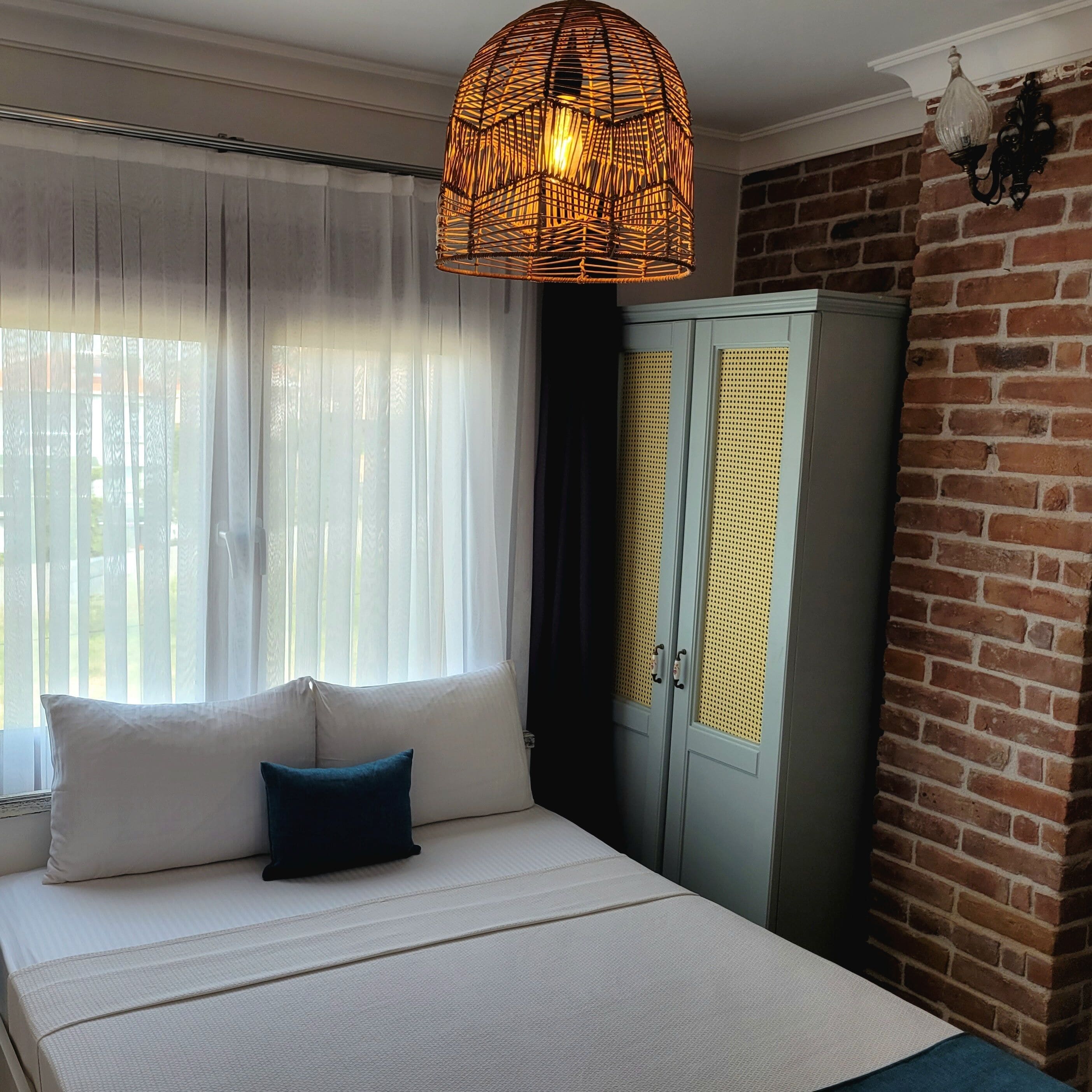 minibar, iron/ironing board, free wifi