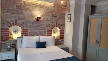 Standard Double Room, Balcony | Minibar, iron/ironing board, free WiFi