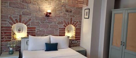 Standard Double Room, Balcony | Minibar, iron/ironing board, free WiFi