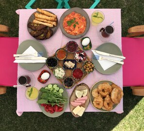 Free daily full breakfast